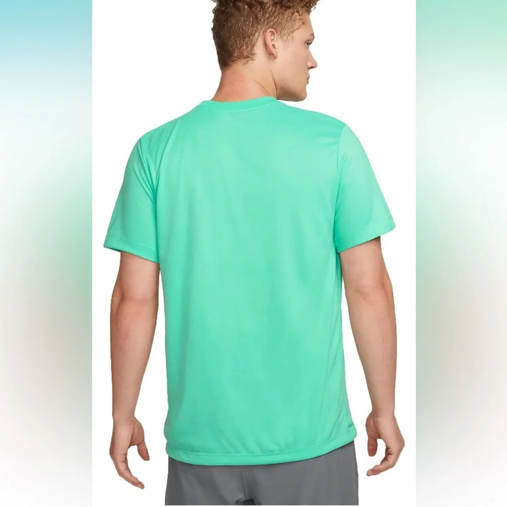 Nike Men's Dri-FIT Seasonal Legend Fitness T-Shirt